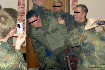 Snakes kaufen und verkaufen Photo: Gesucht: Stabsunteroffizier Kowalsky/Kowe Hamm Snakes kaufen und verkaufen Photo: Gesucht: Stabsunteroffizier Kowalsky/Kowe Hamm